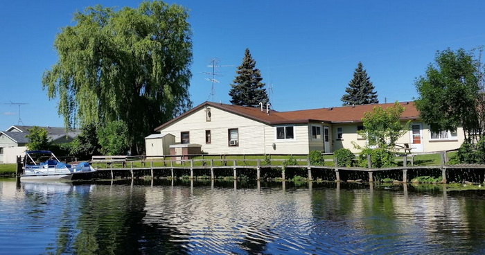 Nanci-K-Motel (Way North Motel and Cabins) - From The Web (newer photo)